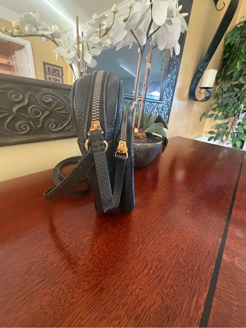 American Leather Co. Cleveland Mini Crossbody Bag - Picture 4 of 9